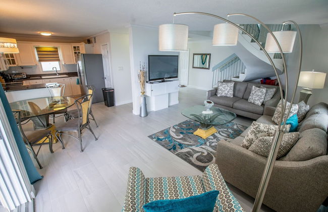 Enjoy Sunsets at Fully Equipped Condo at the Beach - Photo 7