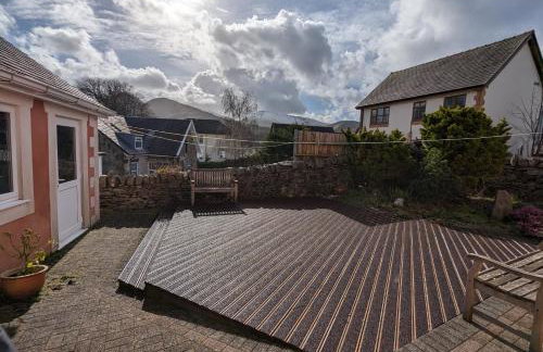 Unbeatable Llanberis Location, Detached with Parking, Snowdon Views. - Photo 18