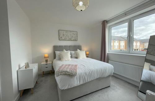 Modern 2-bedroom apartment, free parking for 2, walking distance to town centre - Foto 15