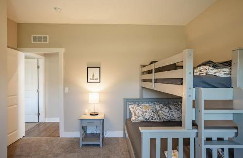 Modern 2BR 2BA New Build Condo with Garage & Patio - Foto 15