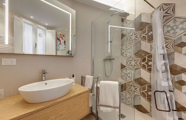 Central Berchet With Terrace and Private Entrance - Photo 11