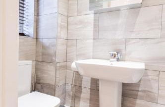 Charming Home in Bromsgrove - Perfect for Groups - Foto 55