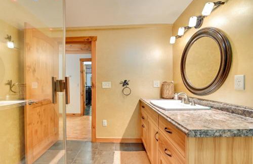 Thendara Cabin on Moose River with Game Room! - Foto 17