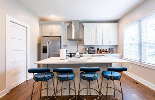 2BR Haven: Remodeled Gem! - Foto 23