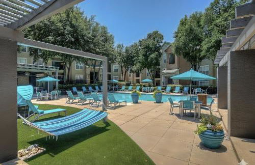 Serene 1BD Retreat - Pool, Gym & Free Parking! - Photo 15