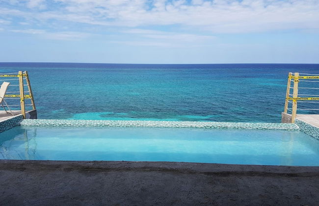 Je Suis Jamaica - 4 B R Beachfront Villa w Staff - Photo 57