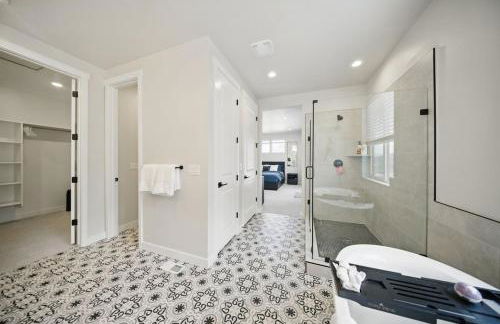 BRAND NEW Scenic Luxury Mountain Retreat - Photo 12