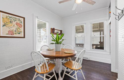 Cozy Downtown Seneca Bungalow - Foto 29