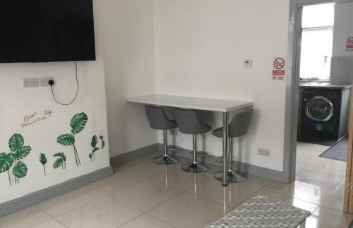 Dane Guest House Free Parking Fast WiFi Modern Living - Foto 12