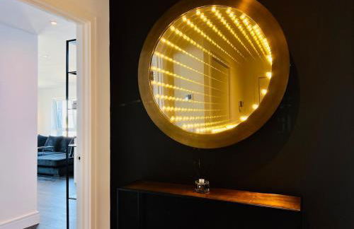 Luxury 2 Bed Apartment - River Views - Parking - Photo 4