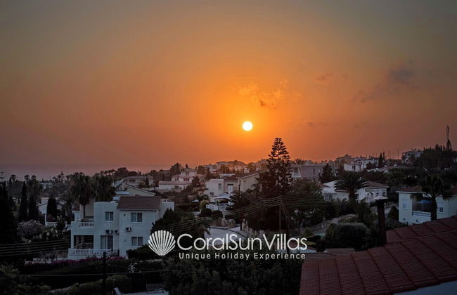 Wonderful Quiet Area, Completely Privacy, Large Private Pool, Colourful Garden - Foto 44