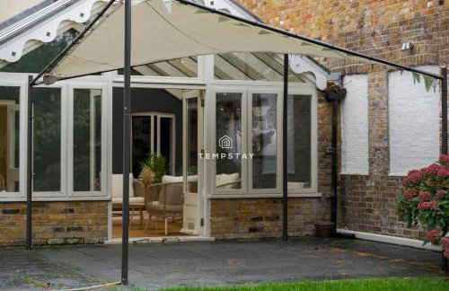 Cosy Family Home Near Thorpe Park & Legoland - Foto 12