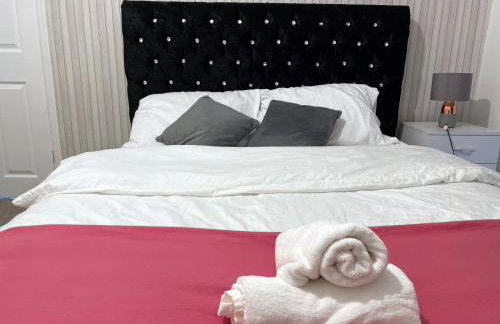 Lovely Spacious House Family & Contractor Friendly 3 Bedroom Near Leeds Centre Sleeps 8 - Foto 17