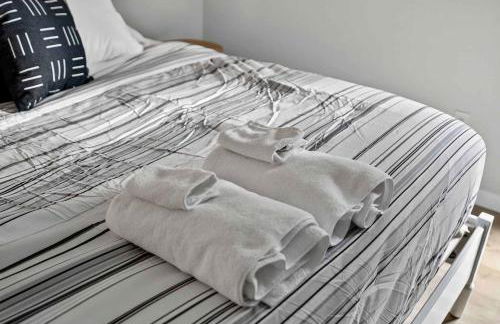 Two Cabins Retreat in Woods Resort - Dog-Friendly - Foto 72