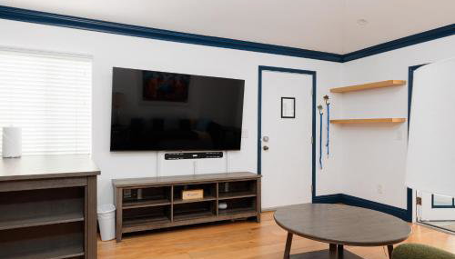 Cozy Private 1BR Near LAX & SoFi, Pet-Friendly - Photo 2