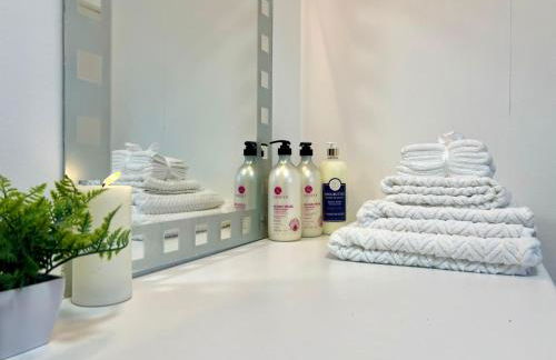 J&J stays 5 bedroom detached house in Peterborough with parking - Photo 57