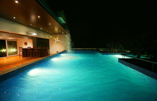 Royal Oakwood Villa by Shiloh Stay - Photo 7