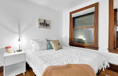 Walk to 3 Breweries! 1 Bed Apartment on Grand - Foto 1