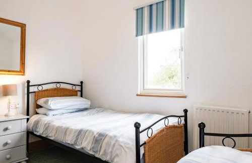 Dolphin Lodge - Photo 16