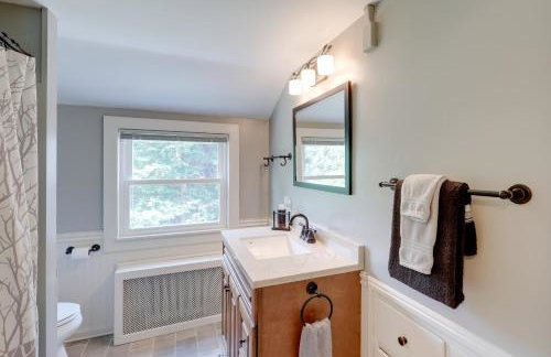Franconia Escape on Half Acre w/ Fire Pit & Deck! - Foto 15