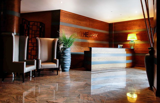 Oak Plaza Suites - Photo 4