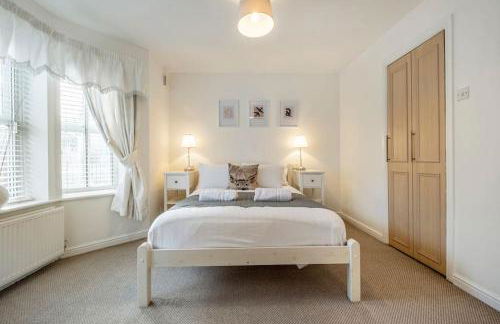 Spacious Apartment with Parking! - Photo 10