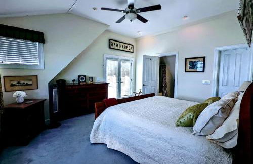 Gorgeous Beach House with Private Beach, Fire Pit & Outdoor Living Near Bar Harbor, Hancock Point Maine - Photo 13