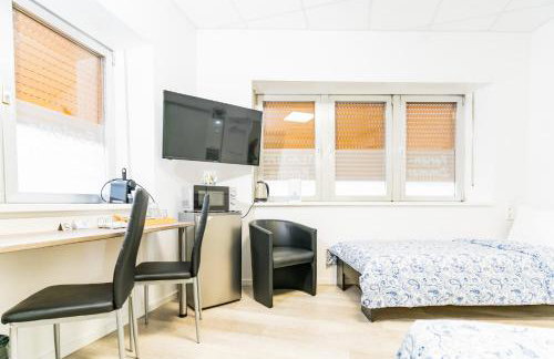 Private room #2 with King size & Single, ground floor, AC, 2min to RAB - Foto 10