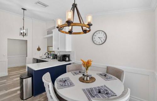 Lakefront 4-Bedroom Home with Pool - Foto 10