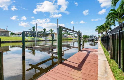 Pelican Paradise! Waterfront, BBQ, Heated Pool, King Bed, Luxury, Family Fun & More - Foto 38