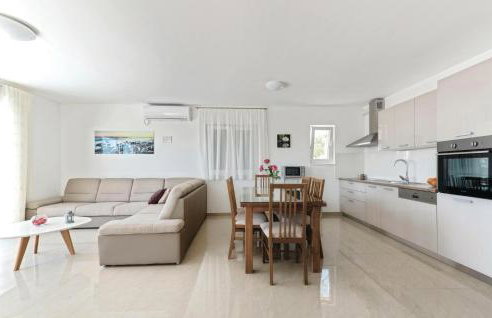 Six-Bedroom Holiday Home In Rogoznica - Foto 28