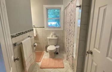 Modern Home near Lake w HotTub, Game Room, Fireplace - Foto 44