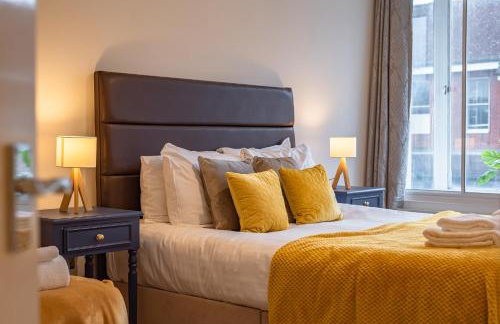 Cosy & Bright 2 Bedroom Apartment in Newbury Town Centre - SLEEPS 7 - Foto 1