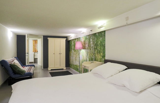 Rendeux Villa With Garden - Photo 10