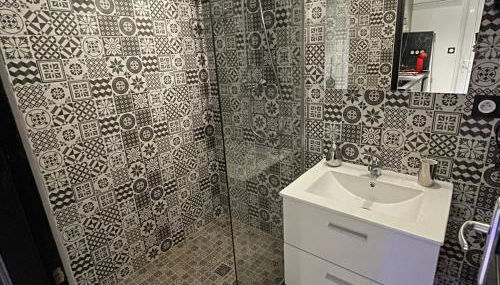 BELLE APPARTEMENT STUDIEUX CENTRE VILLE - Foto 5