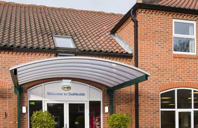 Stableside at York Racecourse - Photo 1