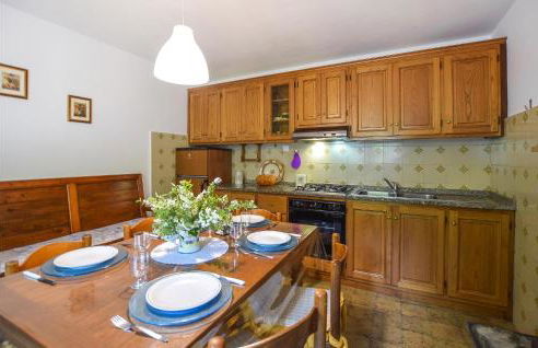 2 Bedroom Amazing Home In Massarosa - Foto 4
