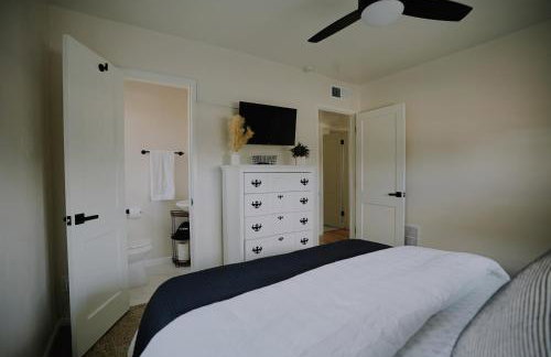 The White House, A Unique ABQ Stay in Central Location near Uptown - Foto 27