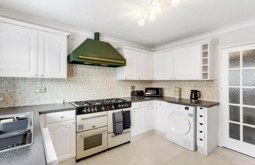 Grab a Deal Today! Massive Home For Contractors & Parking for 4 - Foto 20