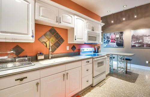 Modern Retreat with River View in Roswell! - Foto 11