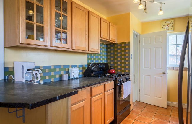 The Retro Escape City Park Hot Tub & Movie Theater - Foto 7