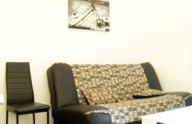 Step Away From The Beach 1-bedroom Apartment Lolov - Photo 15