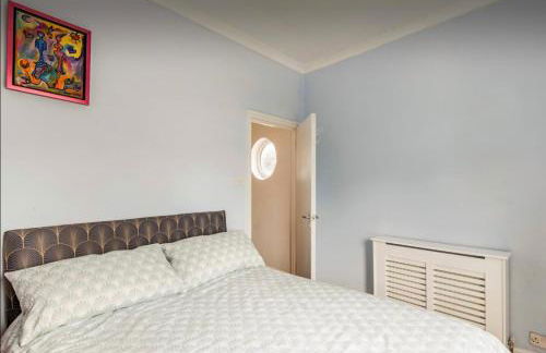 Duplex with free parking - Photo 7