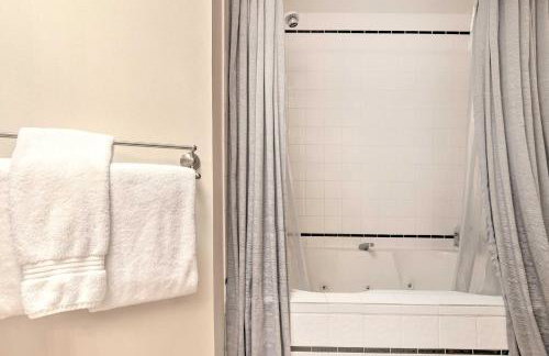 Private Home with Hot Tub Near Jay Peak Slopes - Foto 15