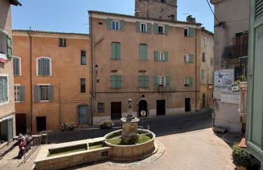 Duplex avec vue fontaine et clocher Centre Barjols - Foto 4