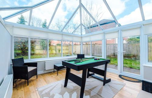 Charming Townhome Retreat, close to Manchester - Photo 15