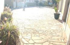 Casa com jardim privado e estacionamento no interior - Foto 5