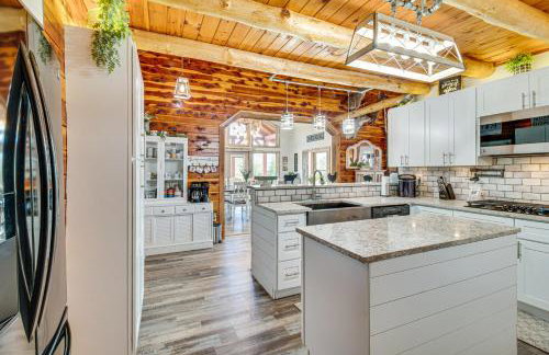 Expansive Mountain Home Rental with Yard and Fire Pit! - Foto 7