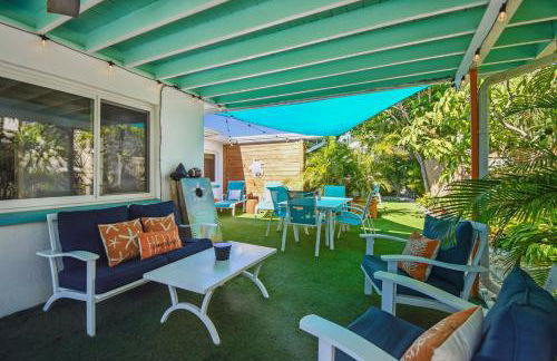 Luxury Home with Hot Tub & Outdoor Oasis blocks from the Beach - Foto 12