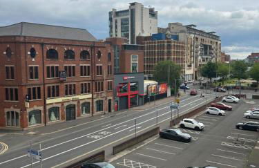 Large 2 bedroom 2 bathroom x6 person city center apartment with free underground parking - Foto 21